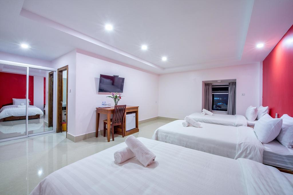 Golden Citadel Hotel Siem Reap Exteriör bild